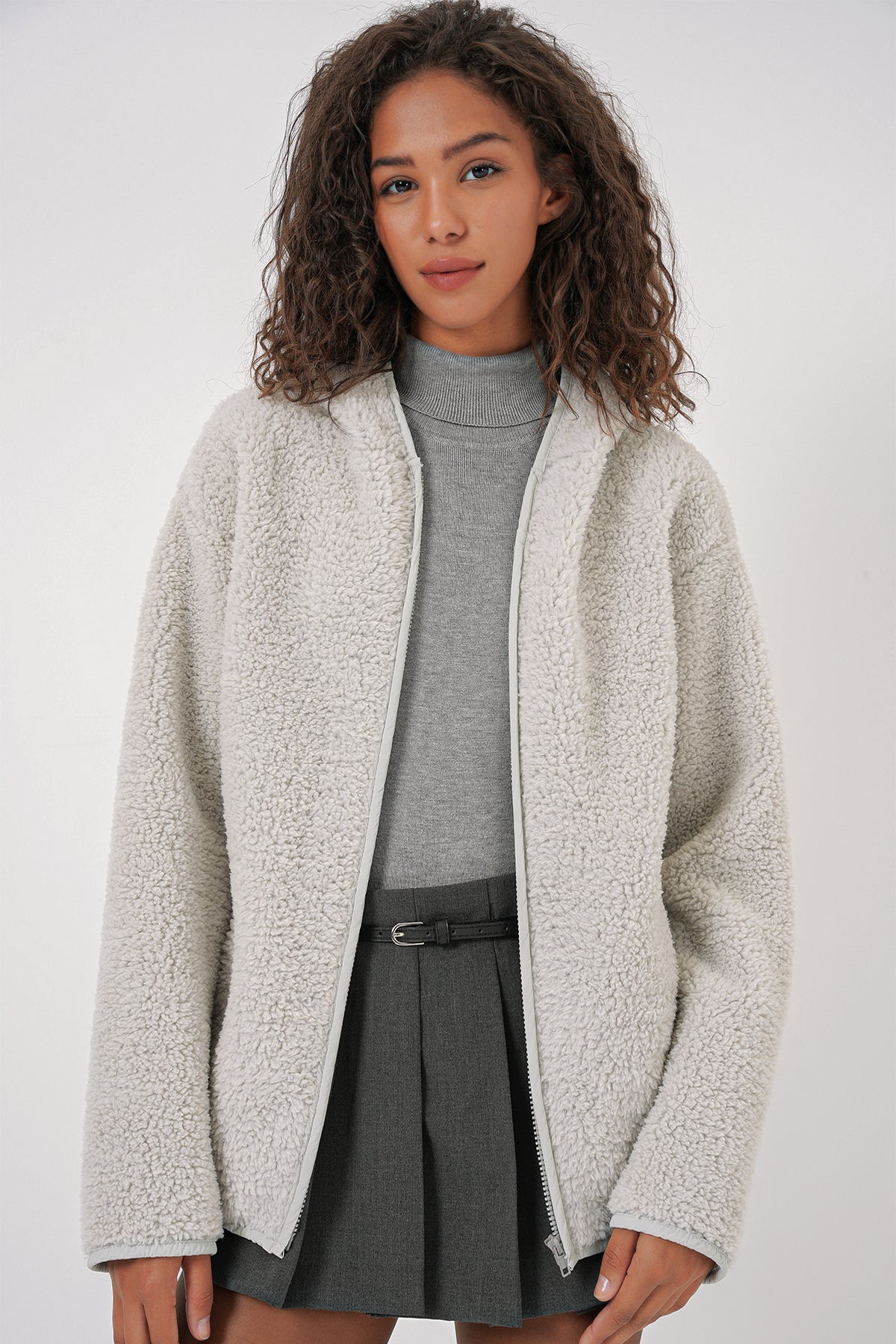 55456 kadin kapüşonlu oversize peluş ceket - Justyol