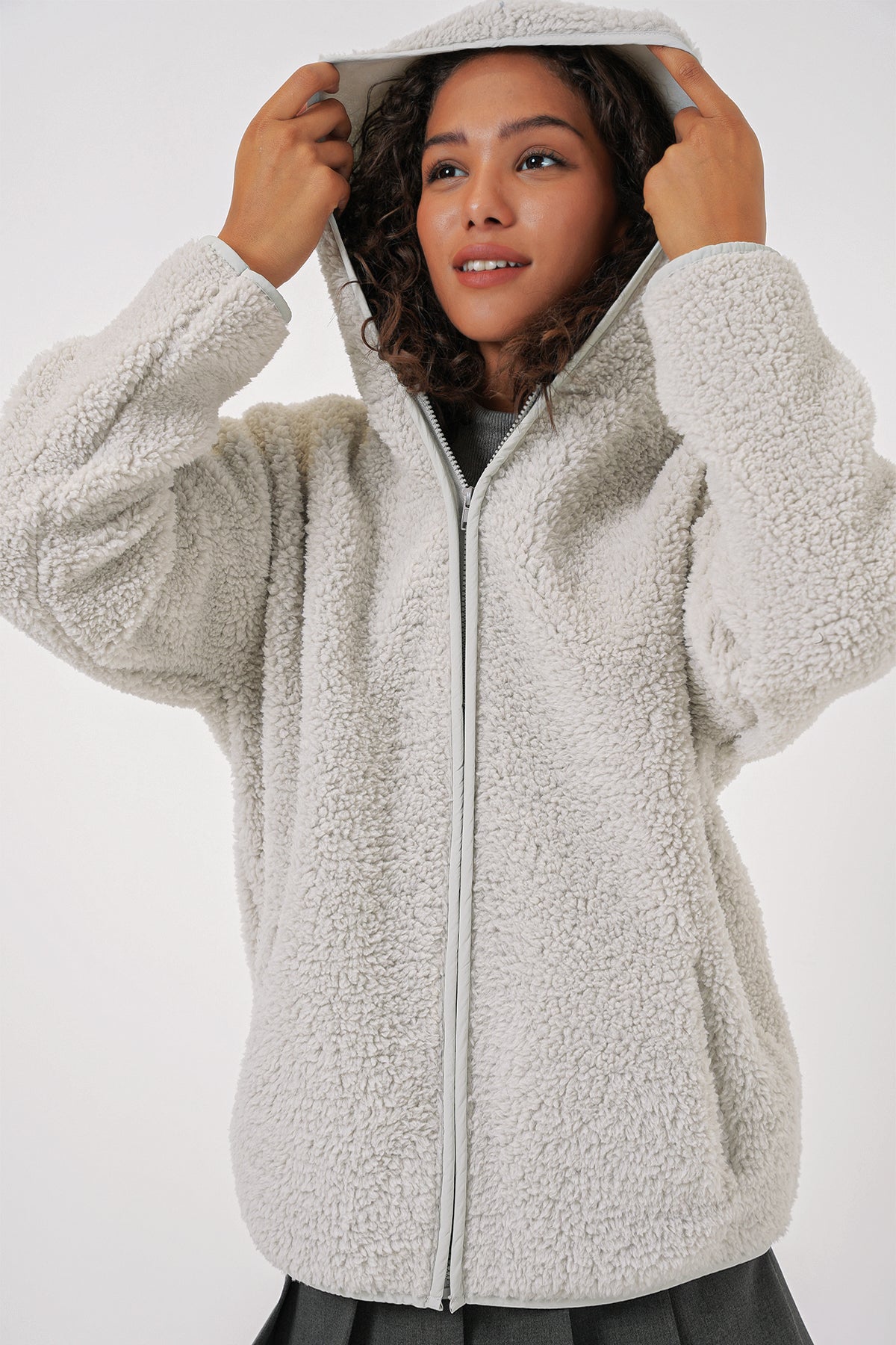 55456 kadin kapüşonlu oversize peluş ceket - Justyol