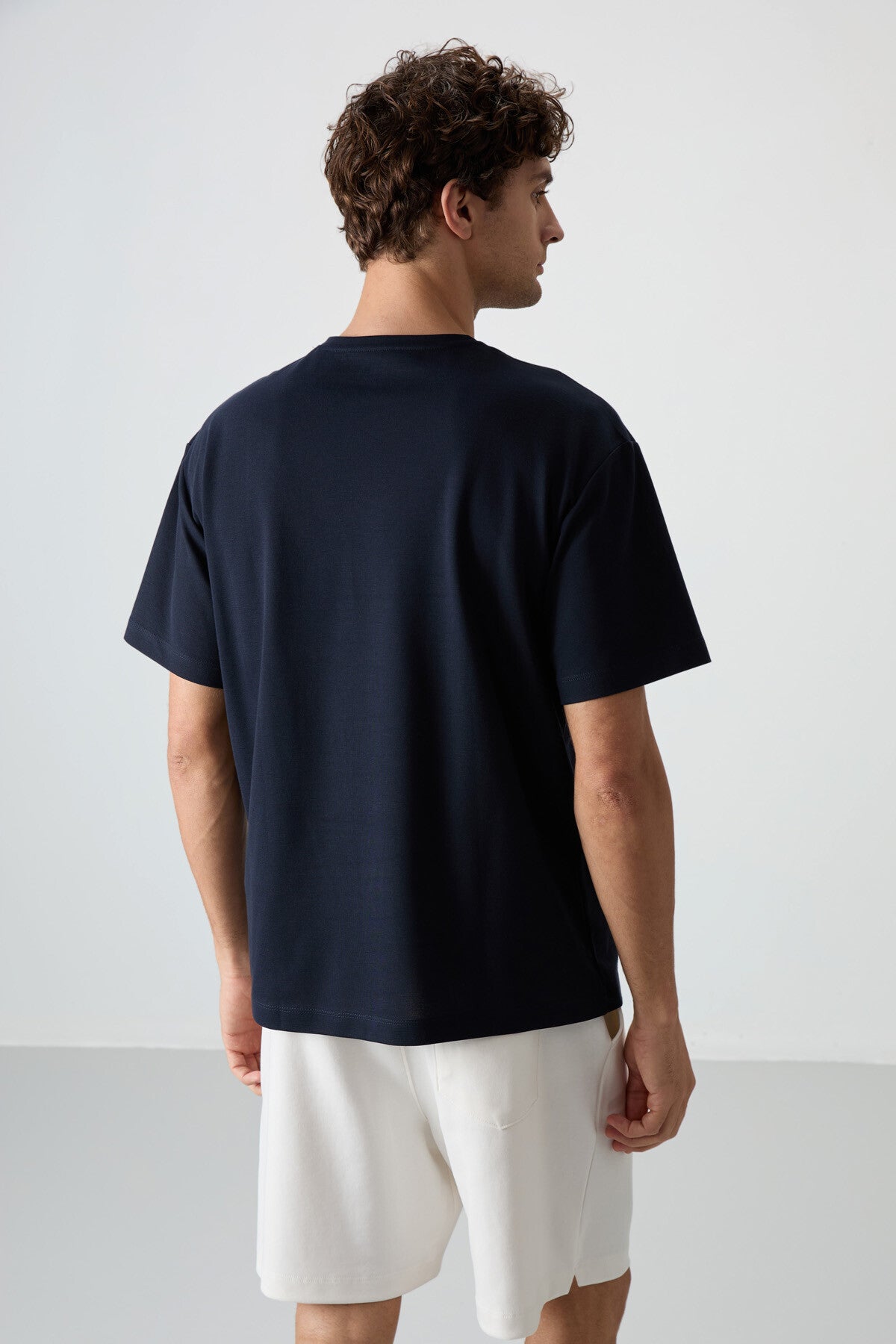 pamuklu kalin yüzeyi dokulu oversize fit baskili erkek t-shirt - 88372 - Justyol
