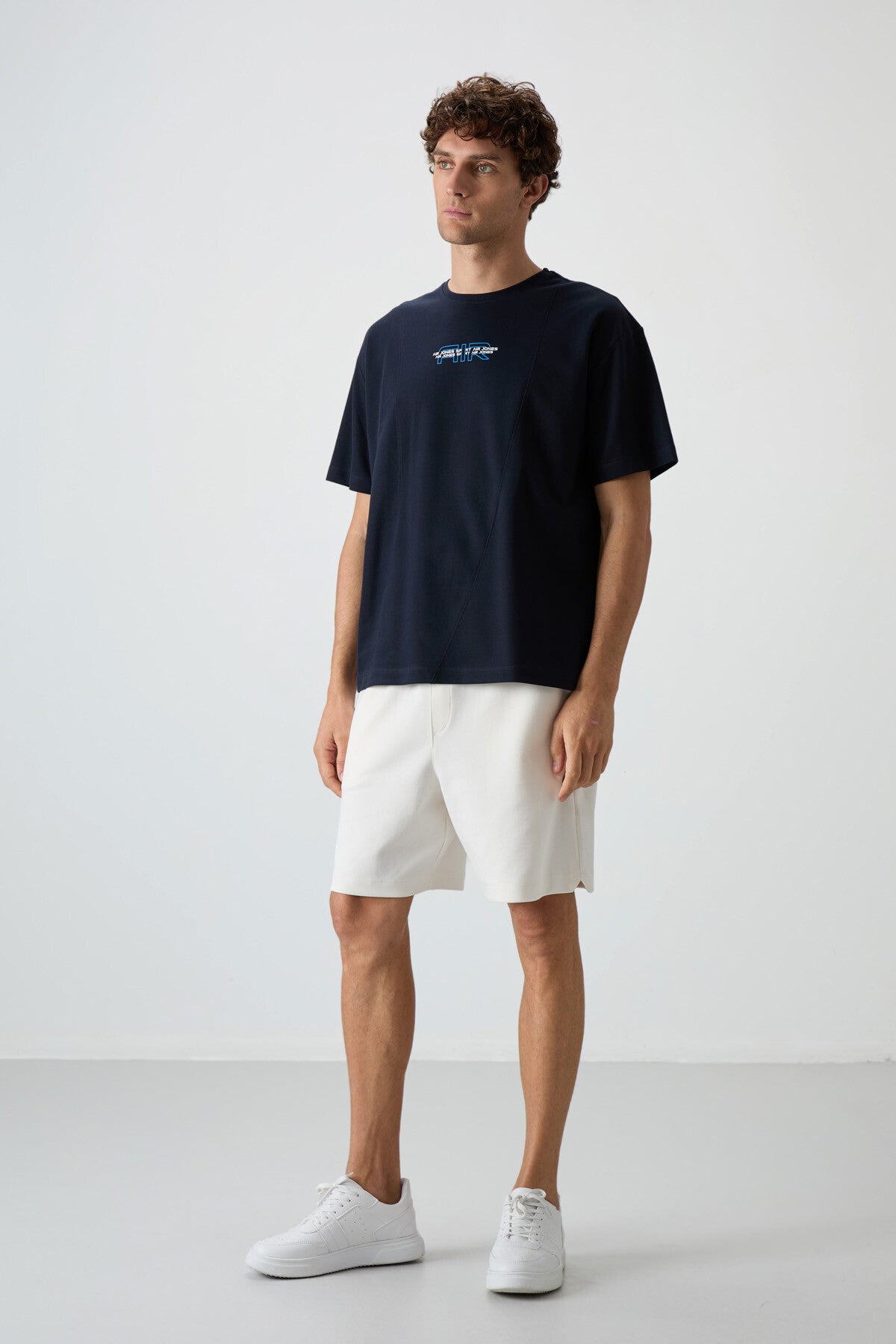 pamuklu kalin yüzeyi dokulu oversize fit baskili erkek t-shirt - 88372 - Justyol