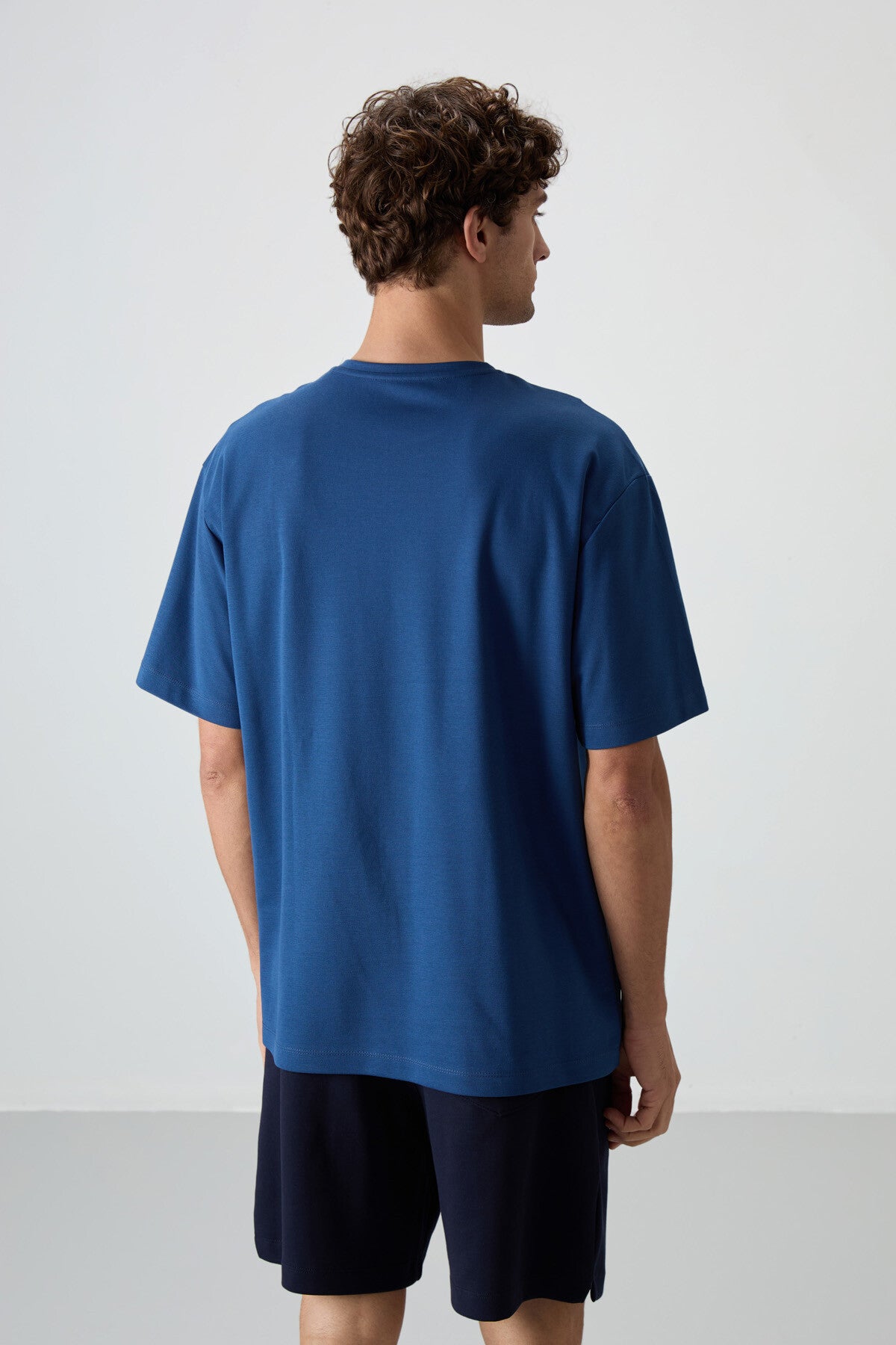 pamuklu kalin yüzeyi dokulu oversize fit baskili erkek t-shirt - 88372 - Justyol