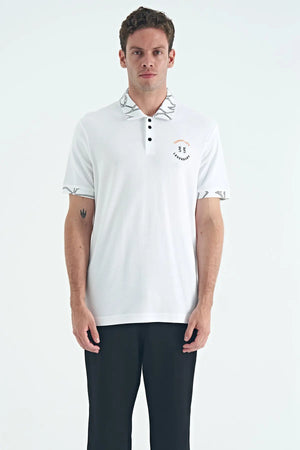 yazi nakişli baski detayli standart kalip polo yaka erkek t-shirt - 88239 - Justyol