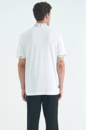 yazi nakişli baski detayli standart kalip polo yaka erkek t-shirt - 88239 - Justyol