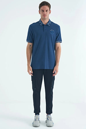 yazi nakişli baski detayli standart kalip polo yaka erkek t-shirt - 88239 - Justyol