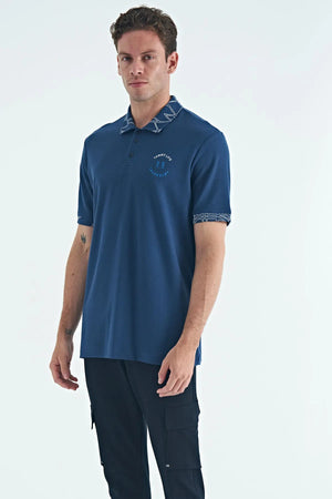 yazi nakişli baski detayli standart kalip polo yaka erkek t-shirt - 88239 - Justyol