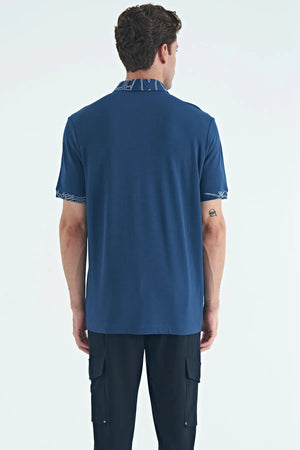 yazi nakişli baski detayli standart kalip polo yaka erkek t-shirt - 88239 - Justyol
