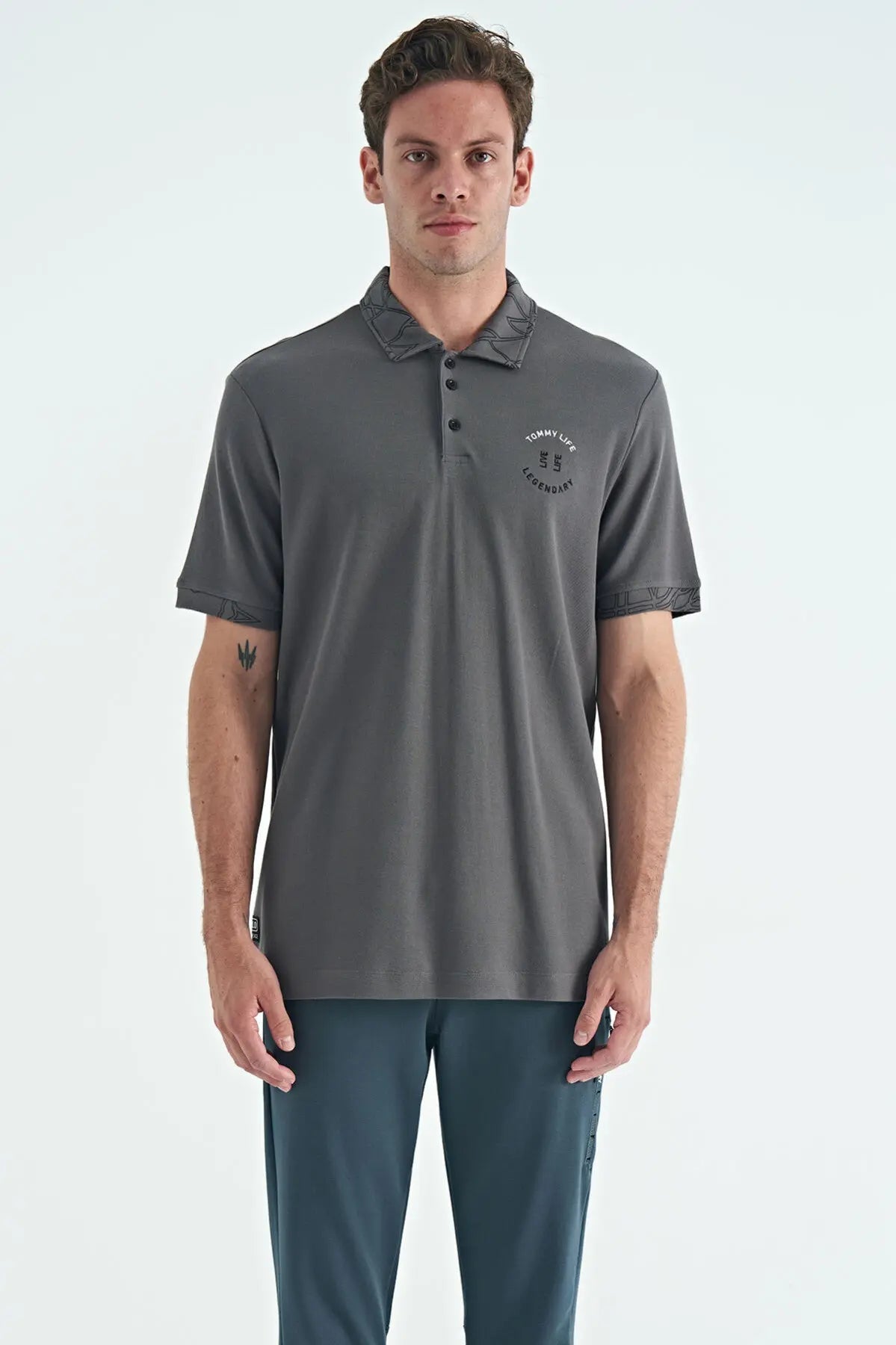 yazi nakişli baski detayli standart kalip polo yaka erkek t-shirt - 88239 - Justyol