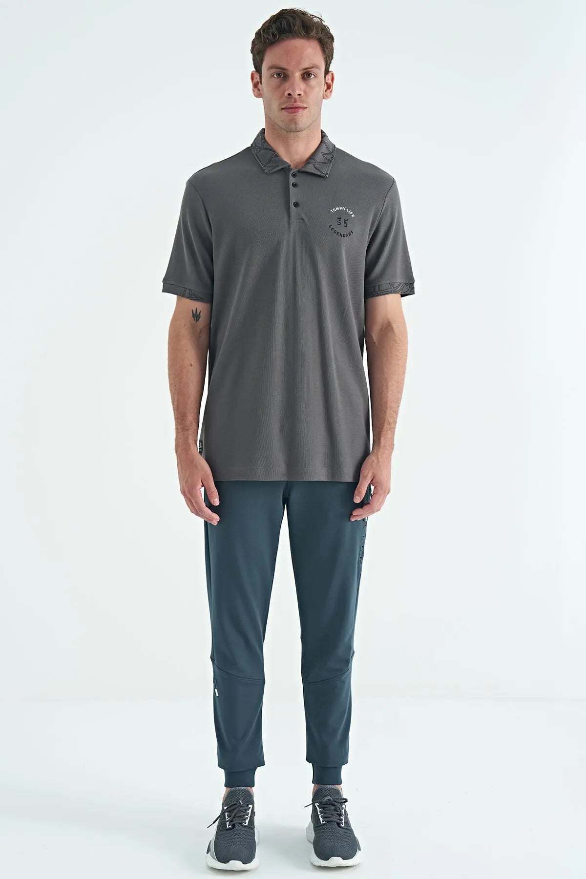 yazi nakişli baski detayli standart kalip polo yaka erkek t-shirt - 88239 - Justyol