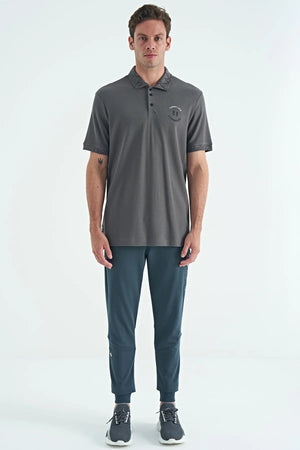 yazi nakişli baski detayli standart kalip polo yaka erkek t-shirt - 88239 - Justyol