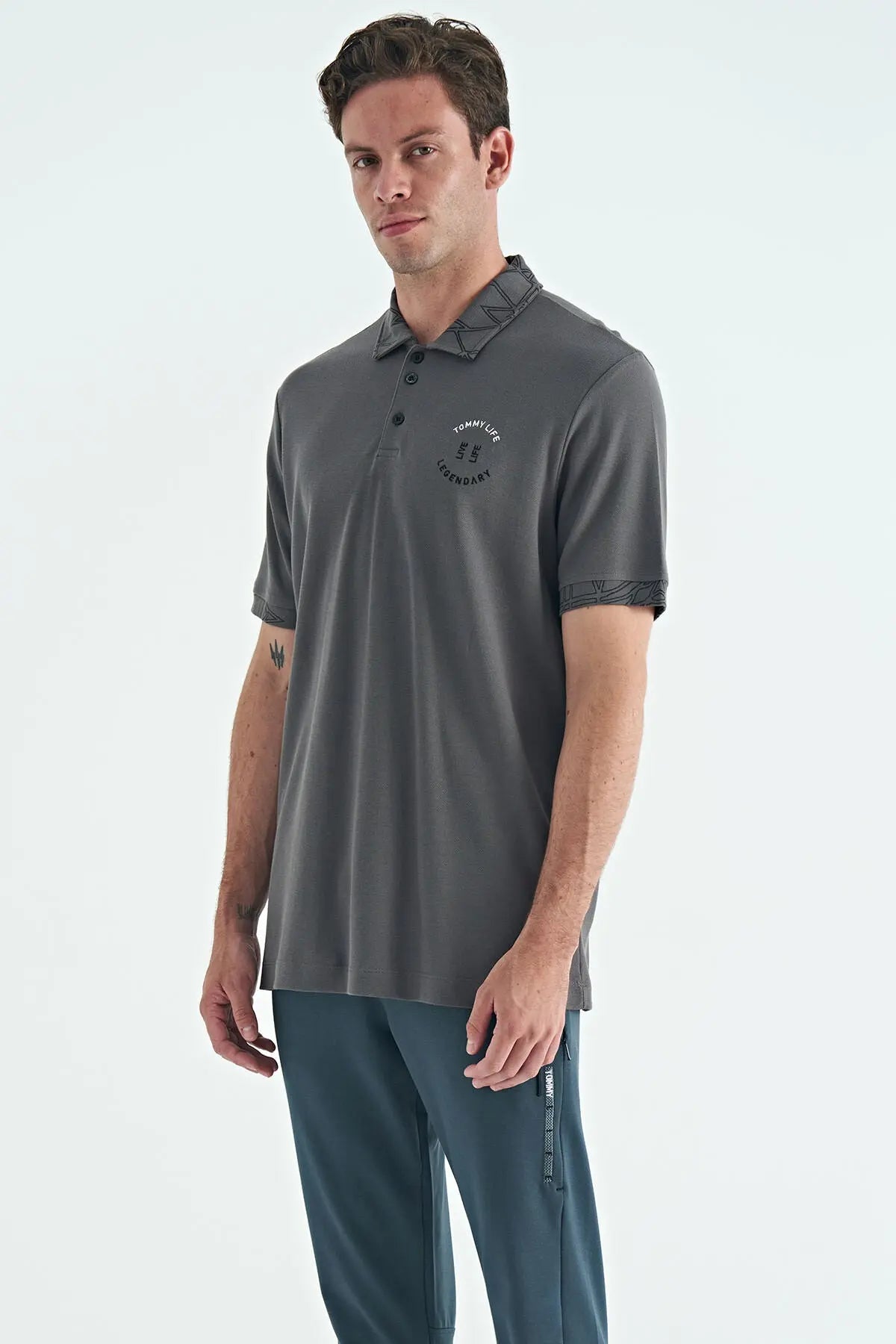 yazi nakişli baski detayli standart kalip polo yaka erkek t-shirt - 88239 - Justyol