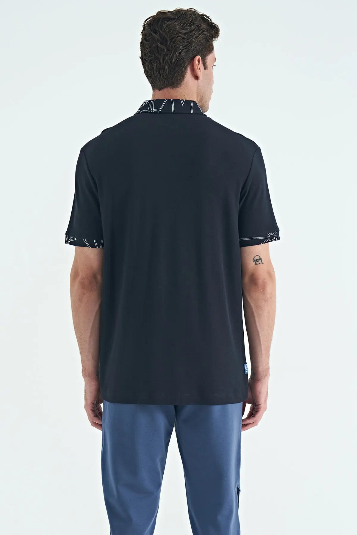 yazi nakişli baski detayli standart kalip polo yaka erkek t-shirt - 88239 - Justyol