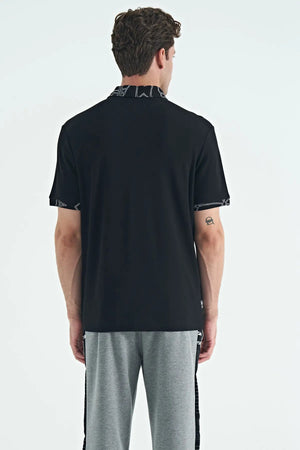 yazi nakişli baski detayli standart kalip polo yaka erkek t-shirt - 88239 - Justyol
