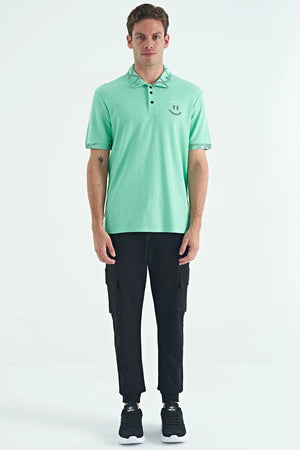 yazi nakişli baski detayli standart kalip polo yaka erkek t-shirt - 88239 - Justyol