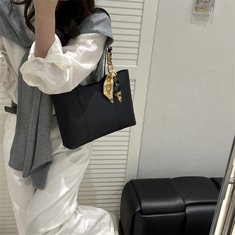 Women's Bag New Summer Black Handbag Large Capacity Shoulder Bag Niche Commuter Woman Bag Tote Bags Women Handbags bolsa MU Group