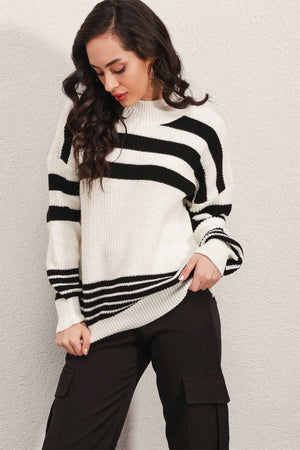 15816 Oversize Çizgili Kazak - Beyaz - Justyol
