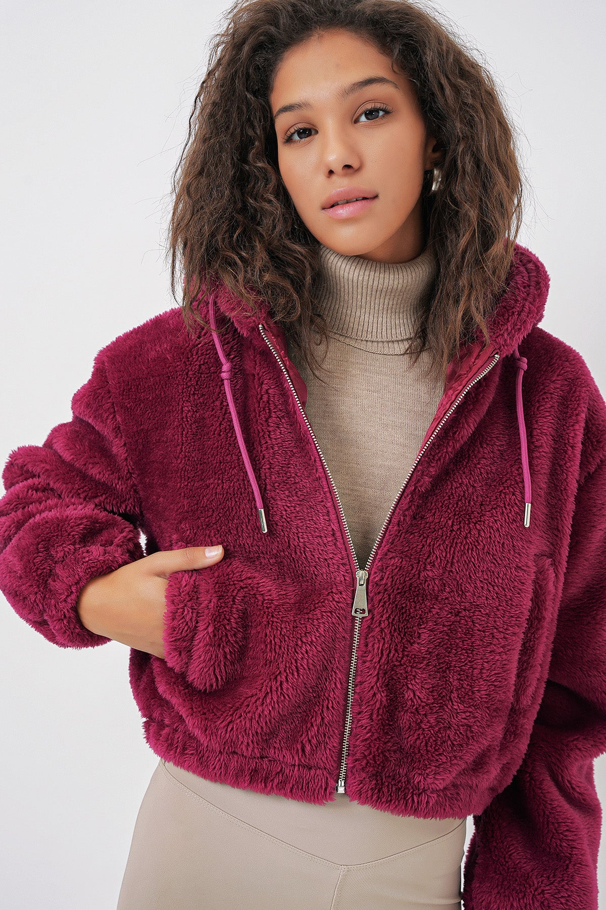 5193 kapüşonlu peluş crop ceket - Justyol