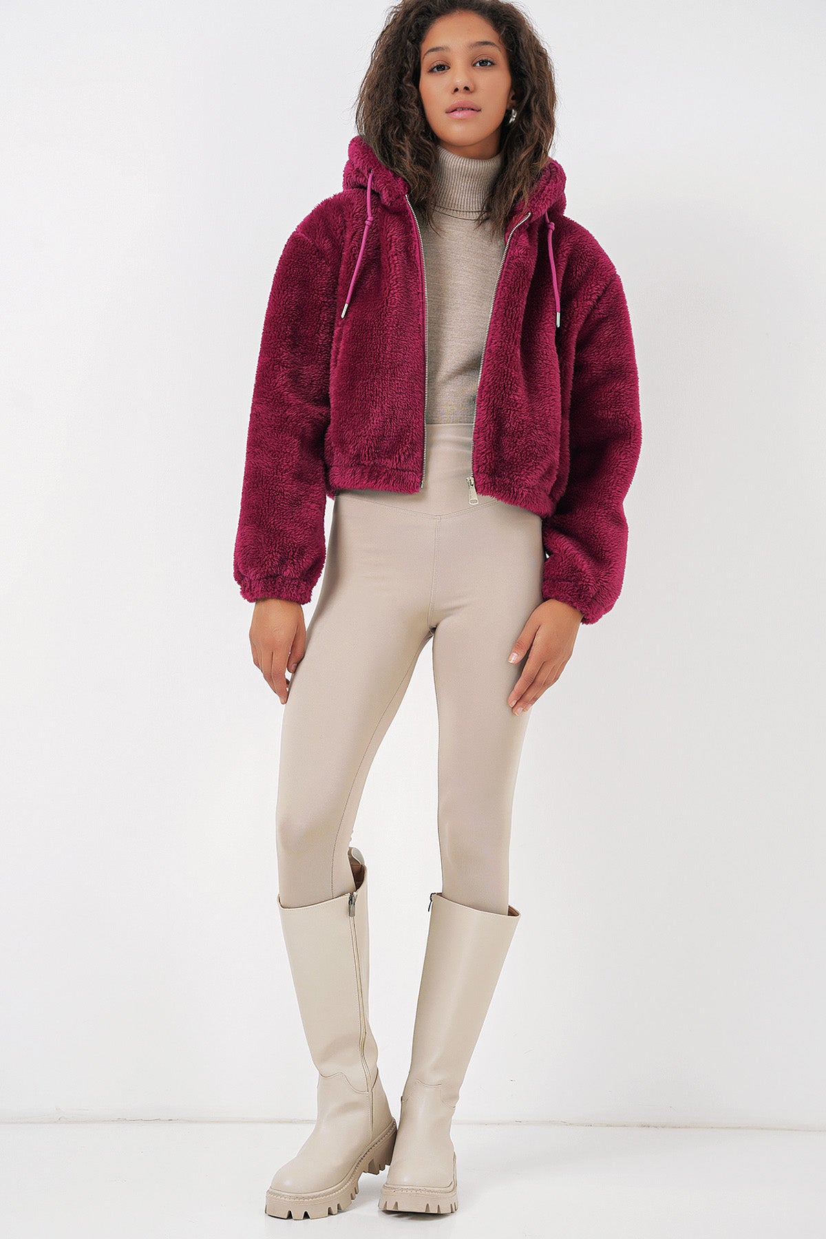 5193 kapüşonlu peluş crop ceket - Justyol