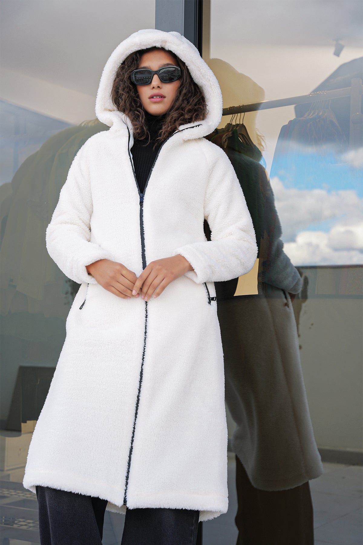 9132 kapüşonlu peluş kaban - Justyol