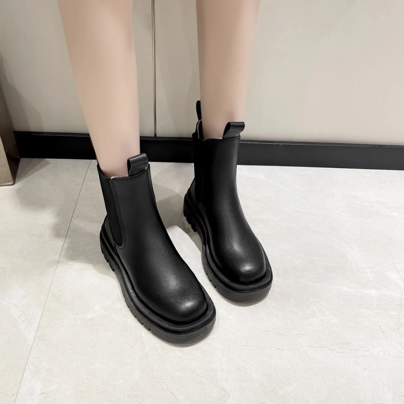 Women Boots Hot Luxury Thick Sole Chelsea Boots Women Flat Casual Boots High Quality Fashion Shoes for Women Zapatos De Mujer MU Group