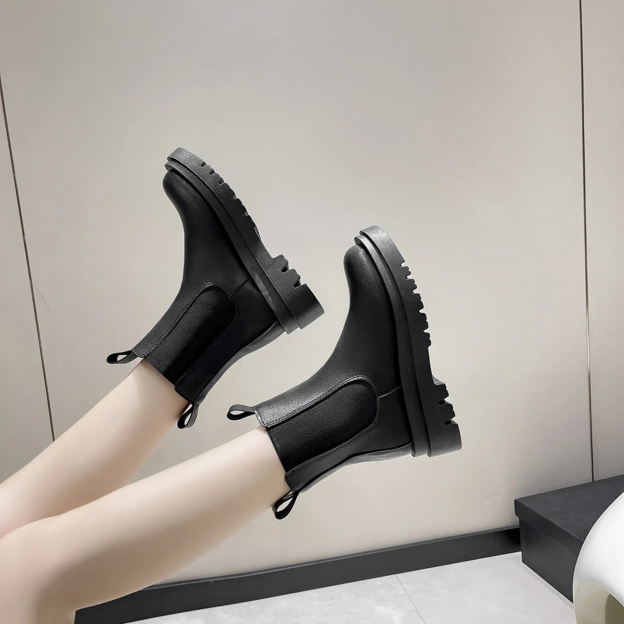 Women Boots Hot Luxury Thick Sole Chelsea Boots Women Flat Casual Boots High Quality Fashion Shoes for Women Zapatos De Mujer MU Group
