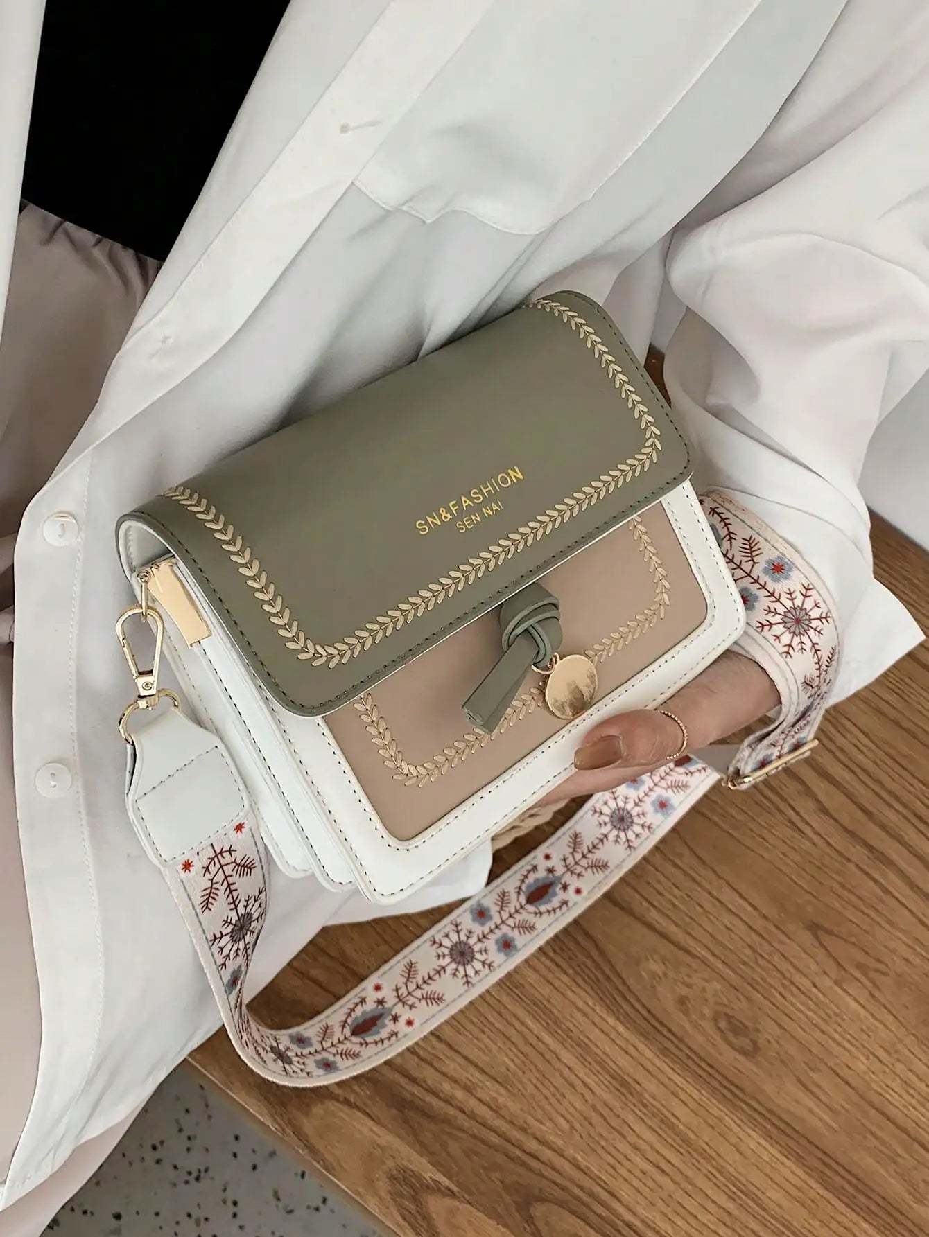 Fashionable Bag for Women, Versatile New Crossbody Bag, Casual, Contrasting Color, Small Square Bag, Wide Shoulder Strap MU Group