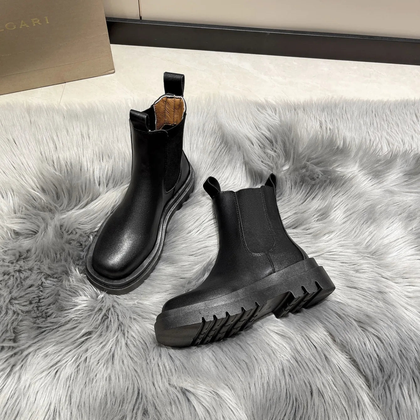 Women Boots Hot Luxury Thick Sole Chelsea Boots Women Flat Casual Boots High Quality Fashion Shoes for Women Zapatos De Mujer MU Group
