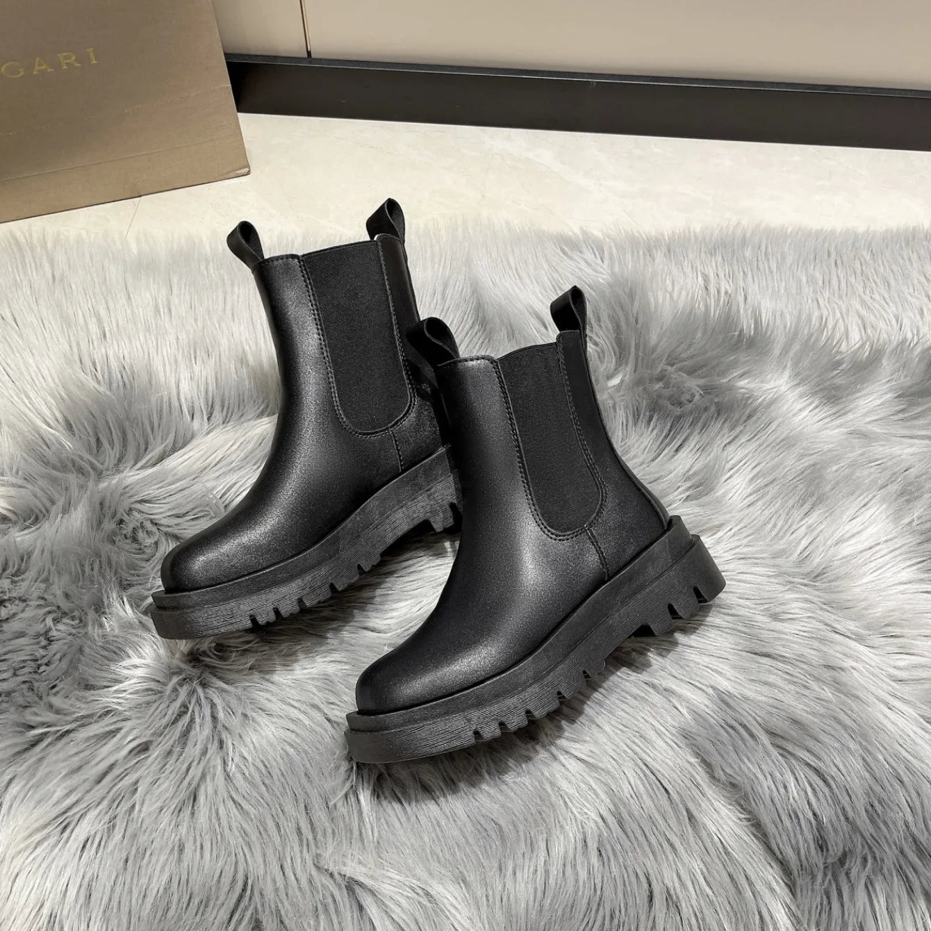 Women Boots Hot Luxury Thick Sole Chelsea Boots Women Flat Casual Boots High Quality Fashion Shoes for Women Zapatos De Mujer MU Group