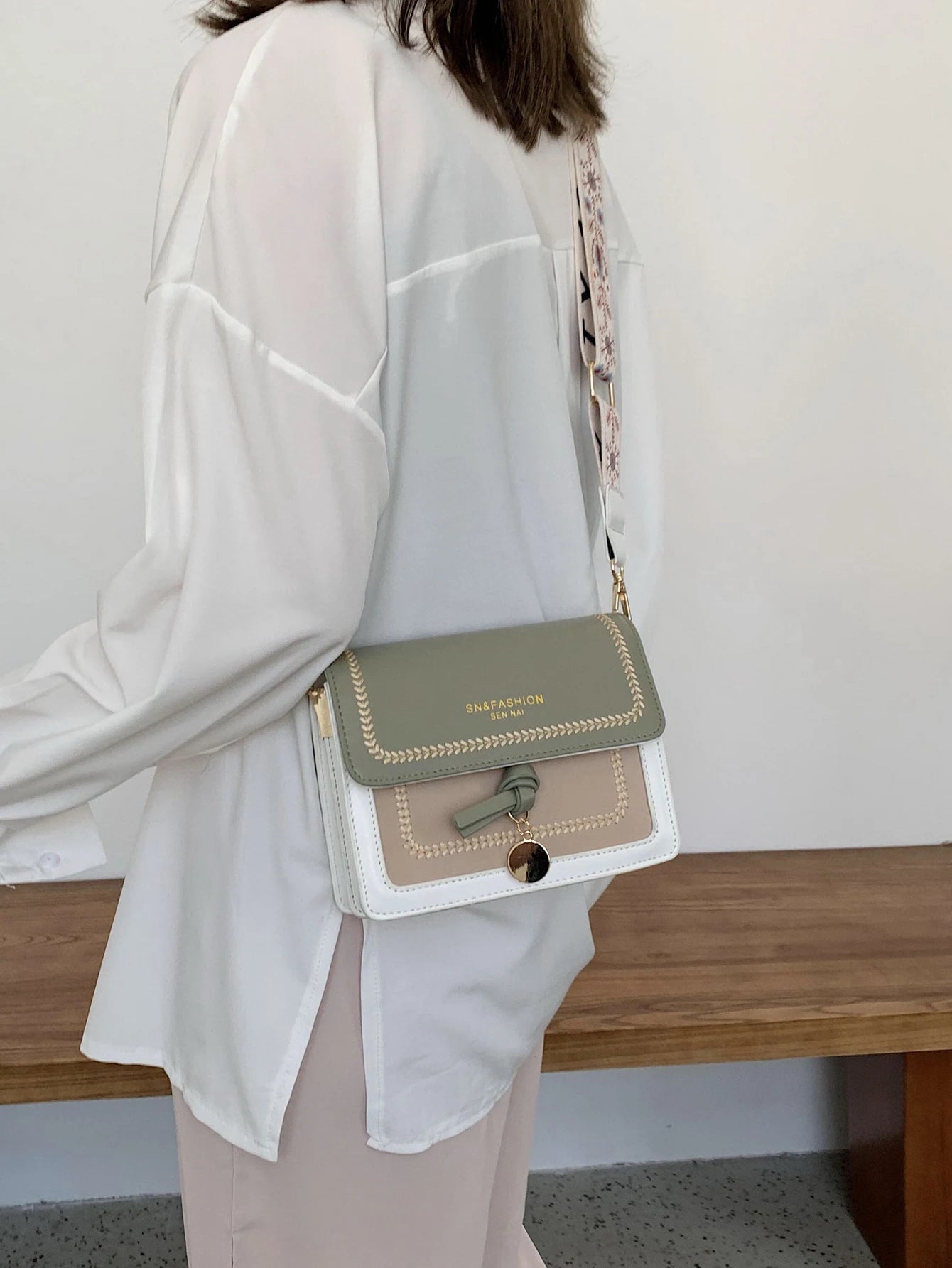 Fashionable Bag for Women, Versatile New Crossbody Bag, Casual, Contrasting Color, Small Square Bag, Wide Shoulder Strap MU Group
