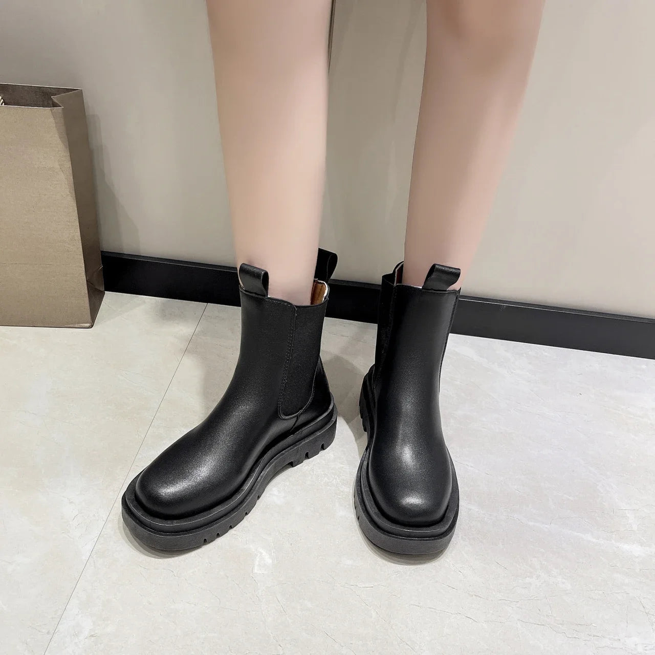 Women Boots Hot Luxury Thick Sole Chelsea Boots Women Flat Casual Boots High Quality Fashion Shoes for Women Zapatos De Mujer MU Group