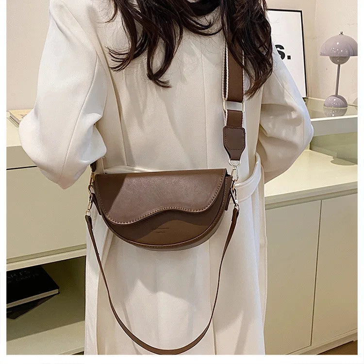 Small Leather Saddle Armpit Bags for Women Summer Chain Shoulder Crossbody Bag Ladies Vintage Underarm Handbags Woman bolsa MU Group