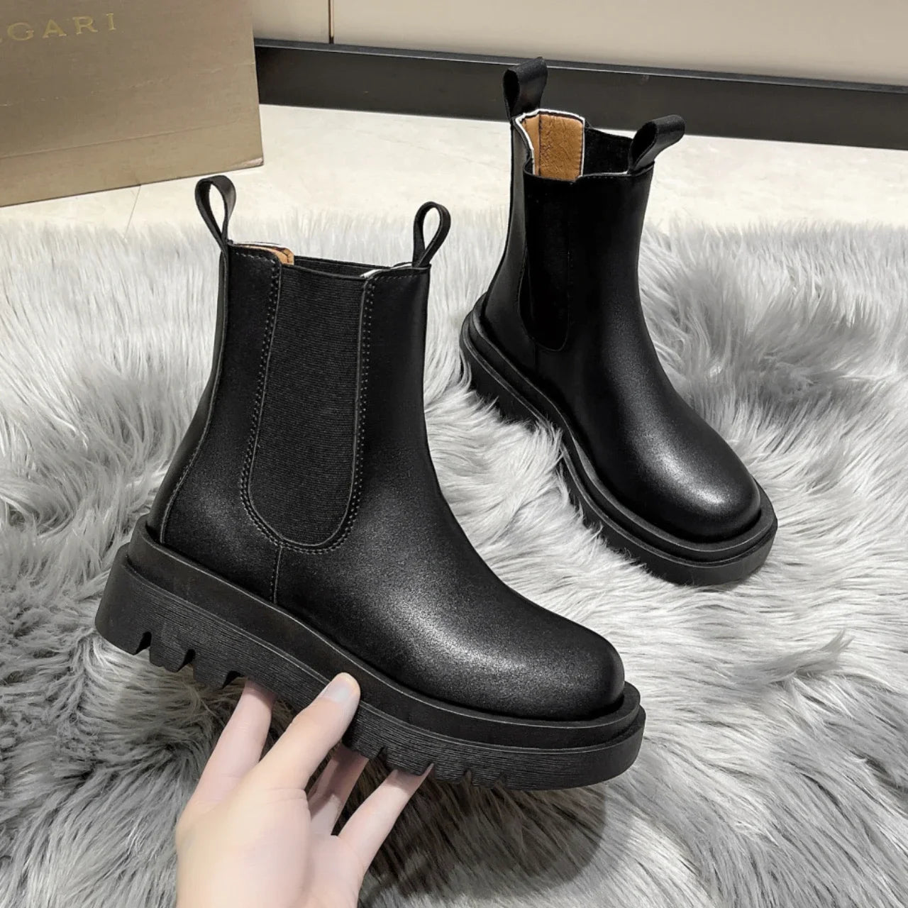 Women Boots Hot Luxury Thick Sole Chelsea Boots Women Flat Casual Boots High Quality Fashion Shoes for Women Zapatos De Mujer MU Group