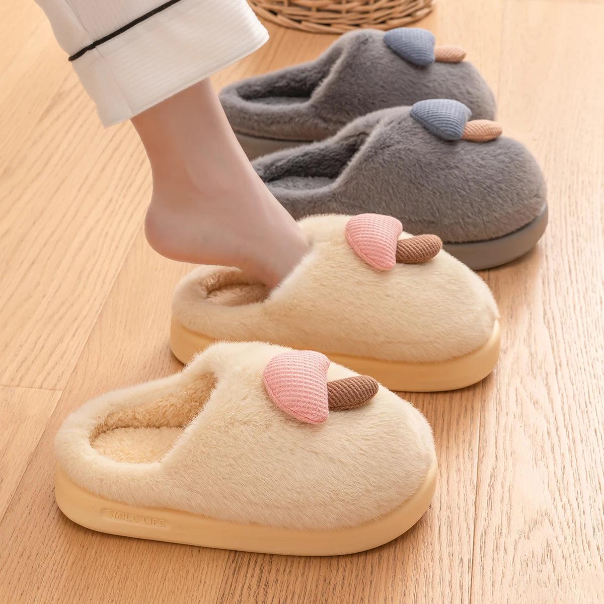 TZLDN Women's Winter Warm Cartoon Slippers Closed Toe Non Slip Furry House Shoes Women Indoor Bedroom 4CM EVA Sole Plush Slipper MU Group