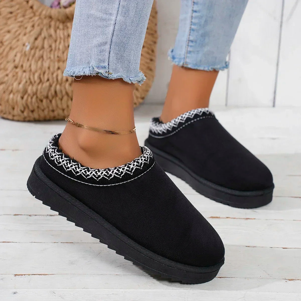 Snow Boots 2024 Women Winter Cashmere Warm Thick Soles Without Heel-covered Hair Half Slipper Cotton Shoes Cashmere Warm Boots MU Group