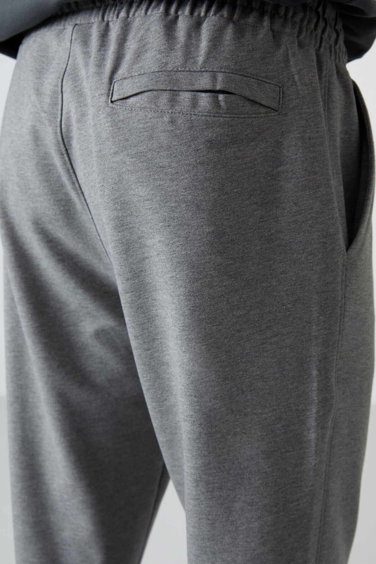 pamuklu yumuşak dokulu comfort fit nakişli erkek jogger - 82123 - Justyol