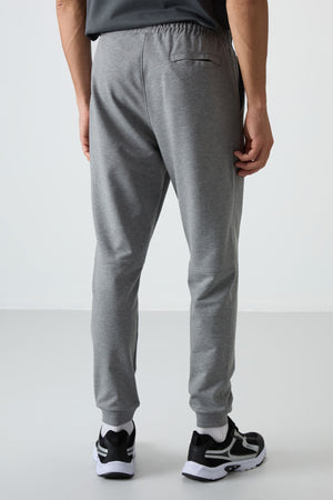 pamuklu yumuşak dokulu comfort fit nakişli erkek jogger - 82123 - Justyol