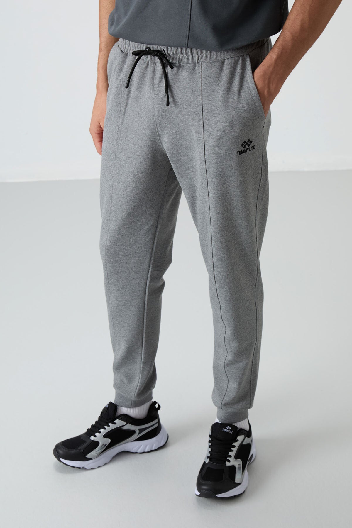 pamuklu yumuşak dokulu comfort fit nakişli erkek jogger - 82123 - Justyol