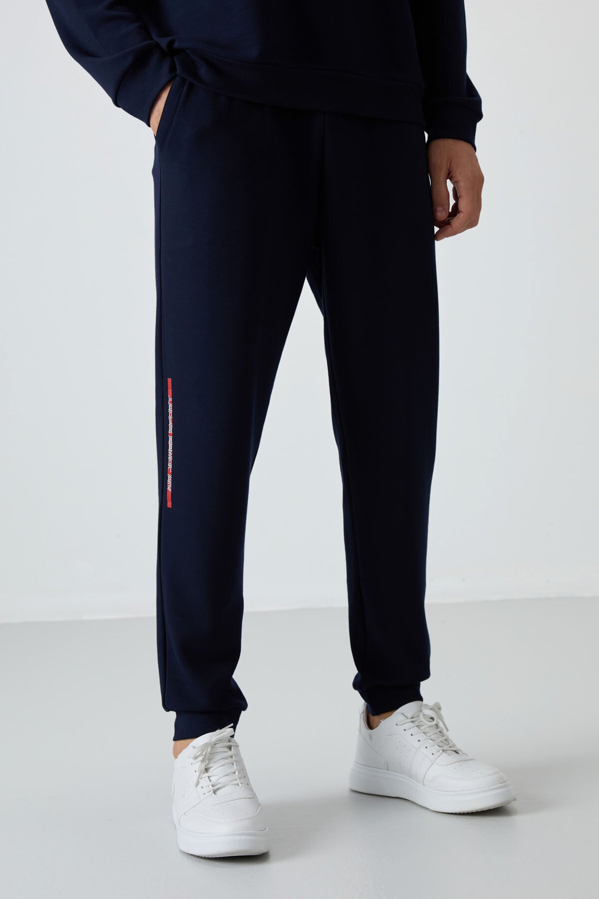 lacivert pamuklu kalin yumuşak dokulu comfort fit baskili erkek eşofman takim - 85239 - Justyol