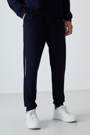 lacivert pamuklu kalin yumuşak dokulu comfort fit baskili erkek eşofman takim - 85239 - Justyol