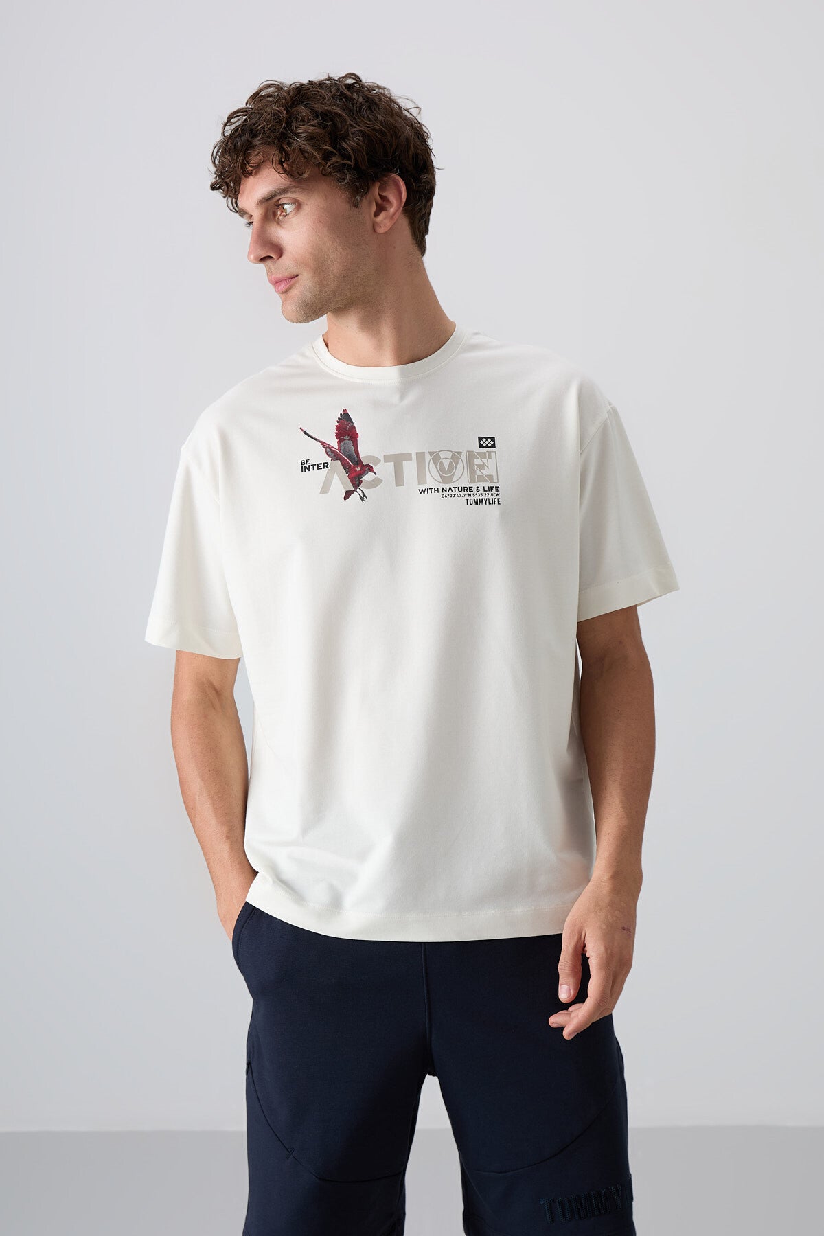 pamuklu kalin yumuşak dokulu oversize fit baskili erkek t-shirt - 88344 - Justyol