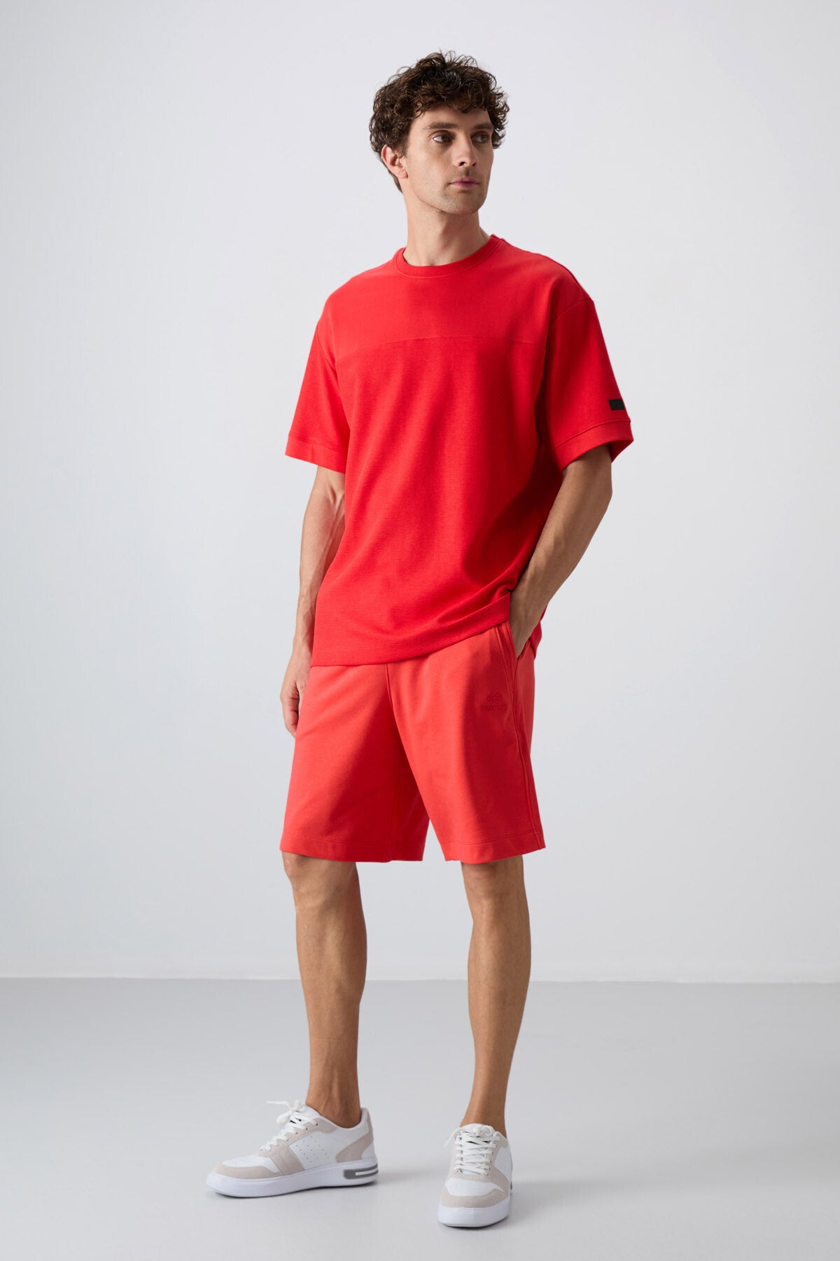pamuklu kalin yüzeyi dokulu oversize fit basic erkek t-shirt - 88340 - Justyol