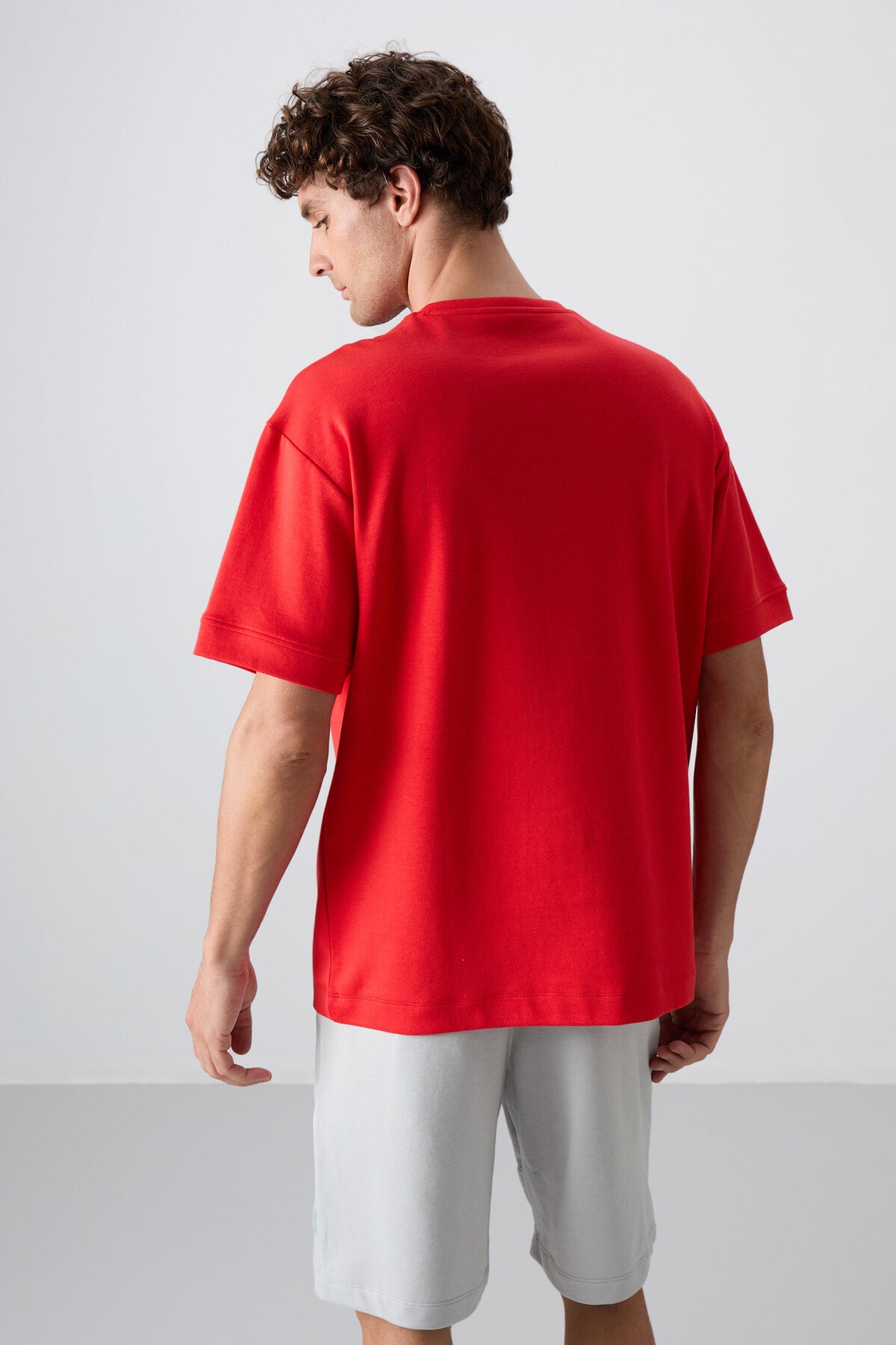 pamuklu kalin yumuşak dokulu oversize fit baskili erkek t-shirt - 88320 - Justyol