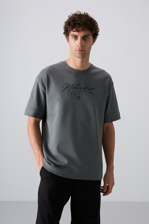 pamuklu kalin yumuşak dokulu oversize fit baskili erkek t-shirt - 88320 - Justyol