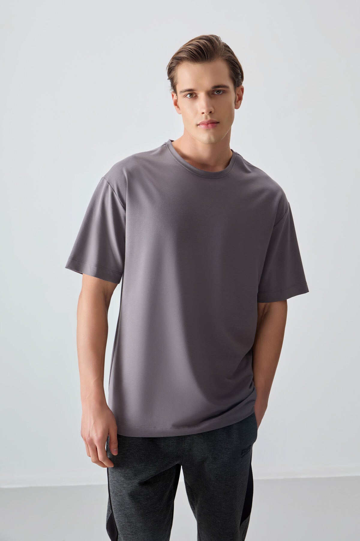pamuklu kalin yumuşak dokulu oversize fit basic erkek t-shirt - 88377 - Justyol