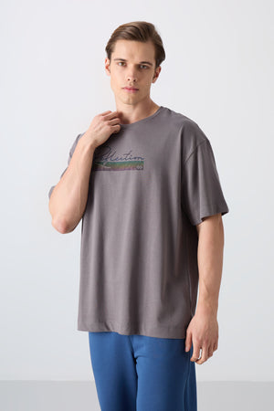 pamuklu kalin yumuşak dokulu oversize fit baskili erkek t-shirt - 88334 - Justyol