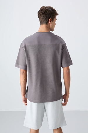 pamuklu kalin yüzeyi dokulu oversize fit basic erkek t-shirt - 88340 - Justyol