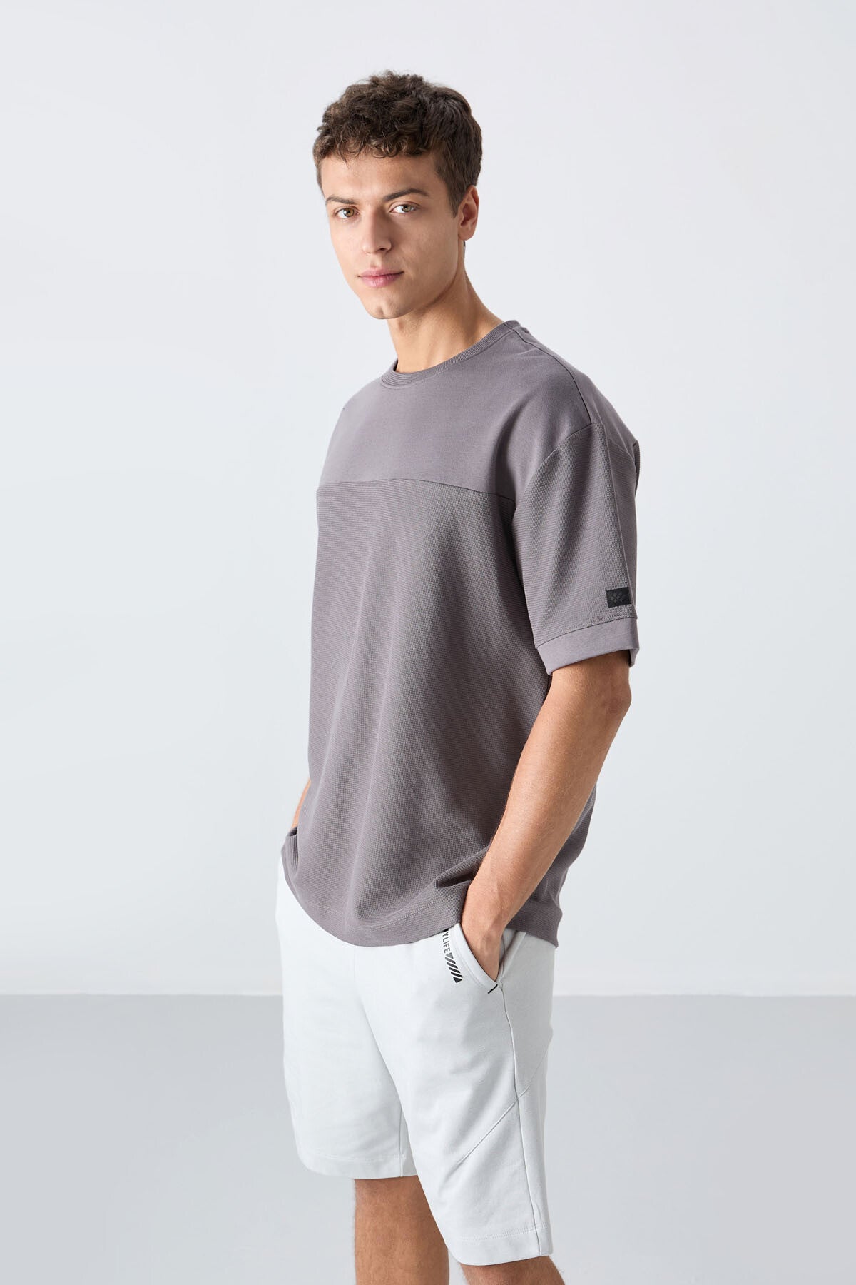 pamuklu kalin yüzeyi dokulu oversize fit basic erkek t-shirt - 88340 - Justyol