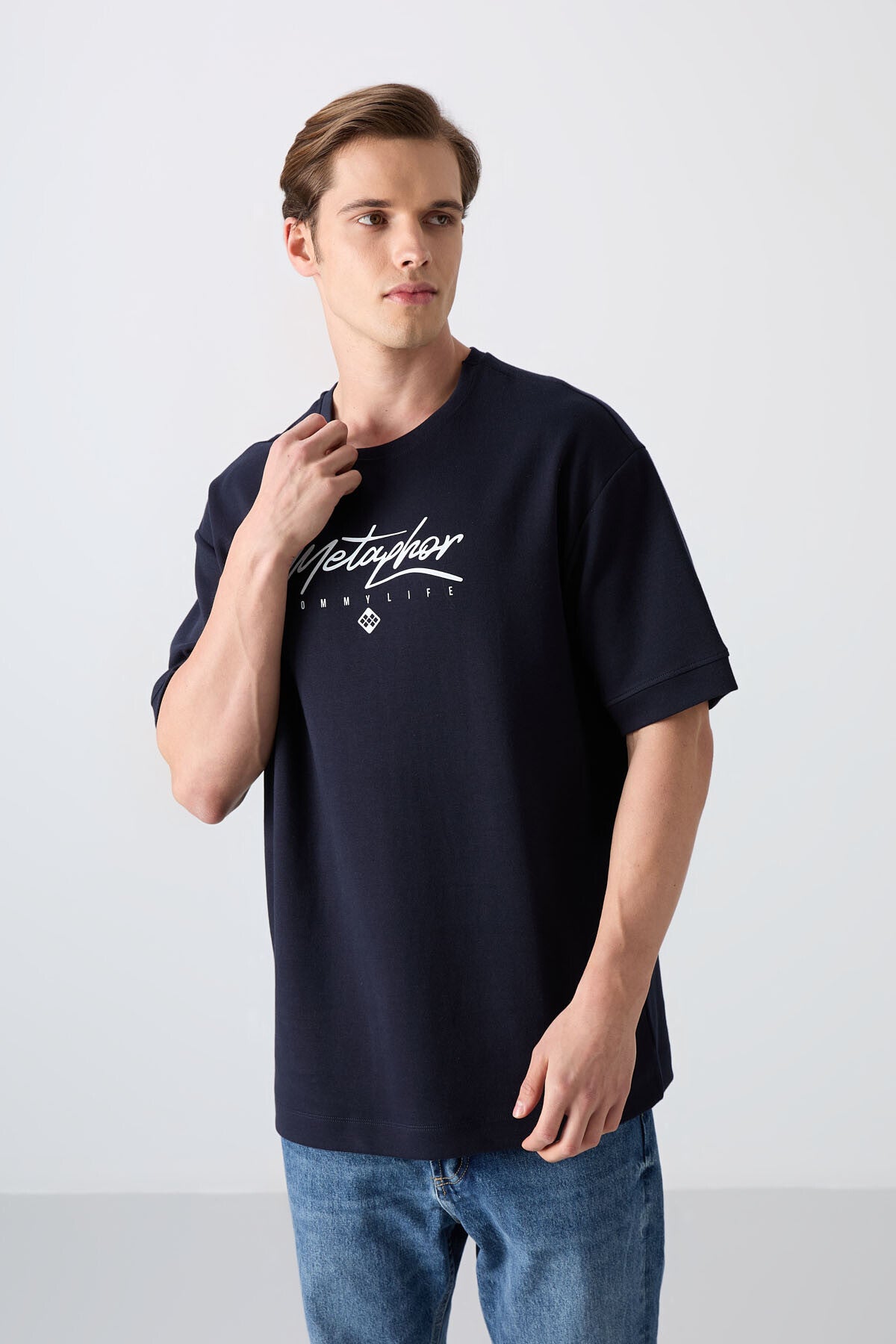 pamuklu kalin yumuşak dokulu oversize fit baskili erkek t-shirt - 88320 - Justyol