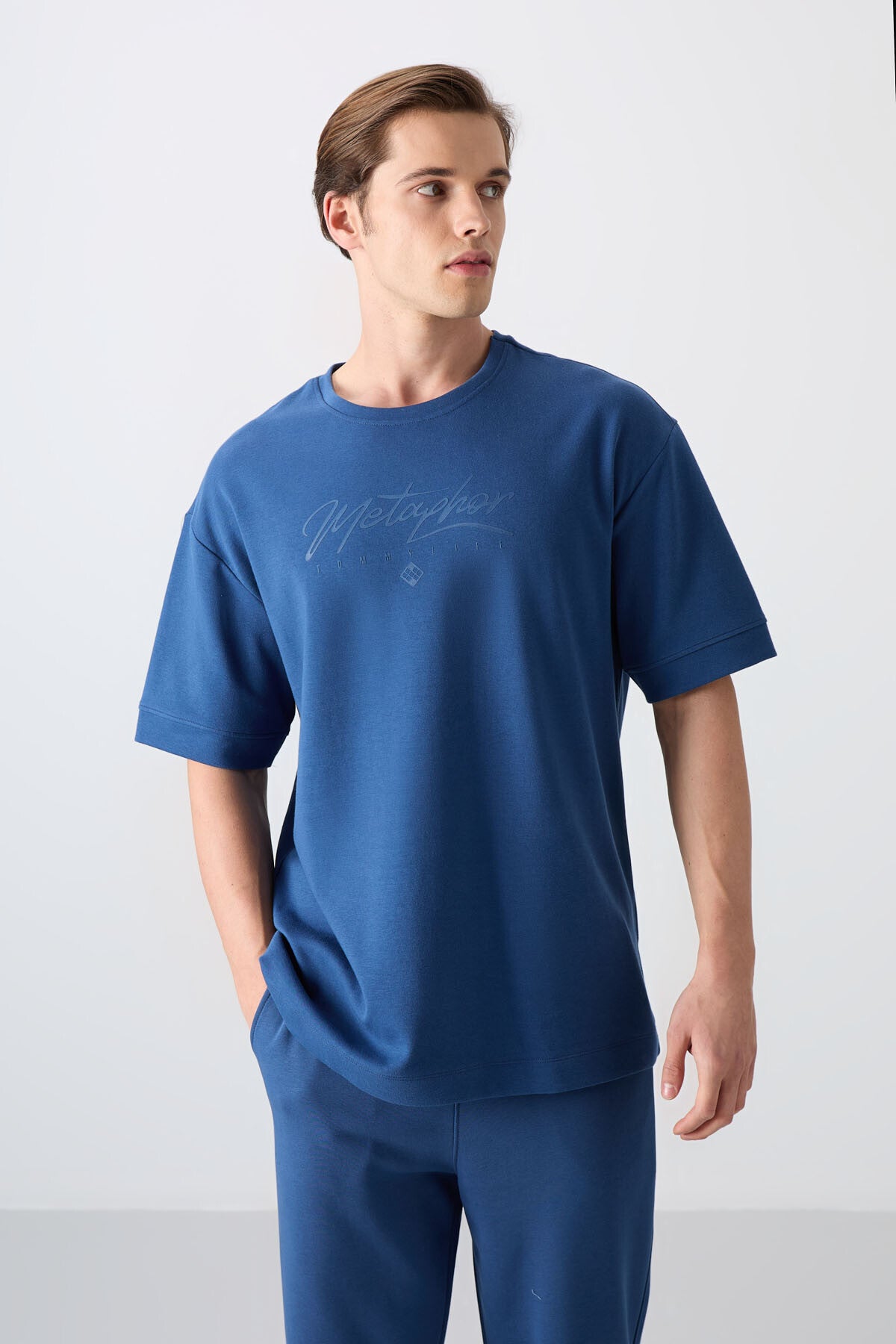 pamuklu kalin yumuşak dokulu oversize fit baskili erkek t-shirt - 88320 - Justyol