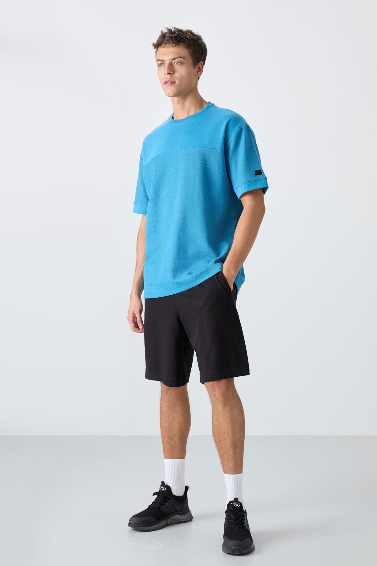 pamuklu kalin yüzeyi dokulu oversize fit basic erkek t-shirt - 88340 - Justyol