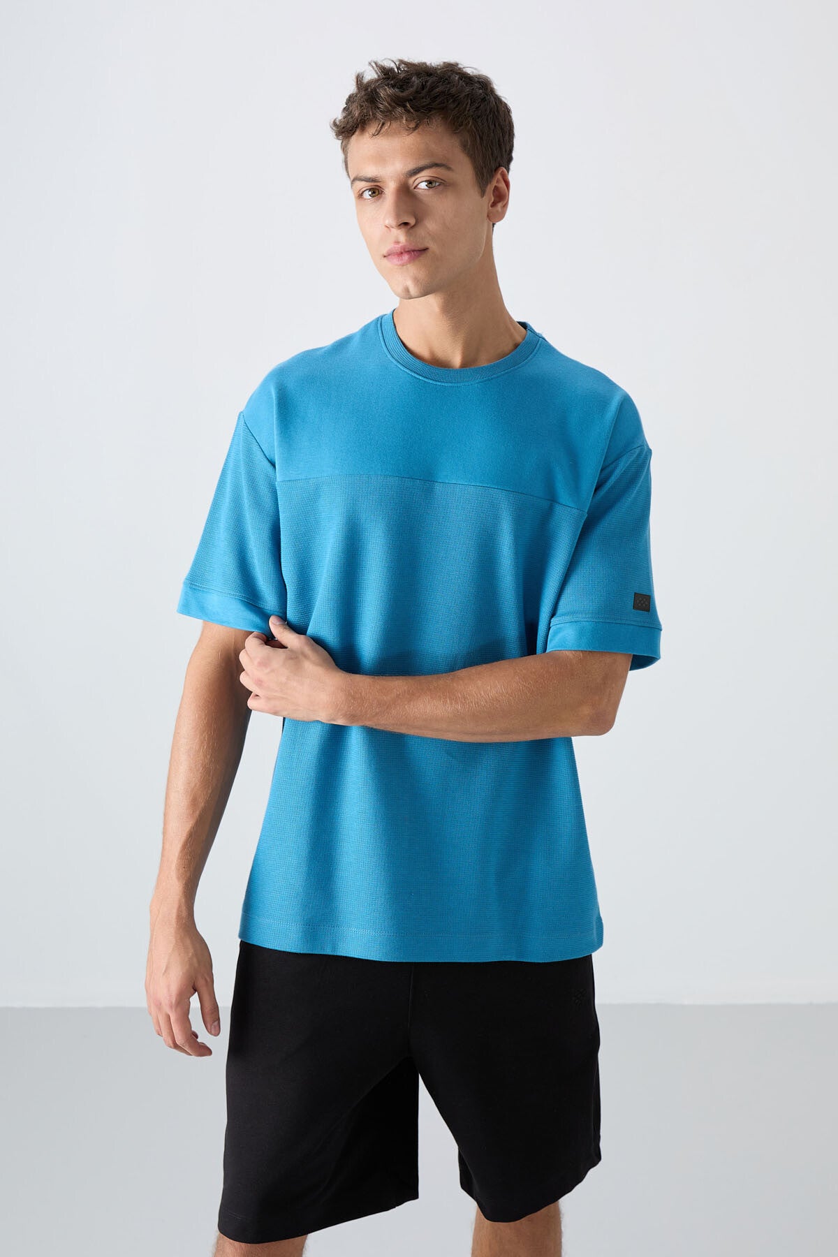 pamuklu kalin yüzeyi dokulu oversize fit basic erkek t-shirt - 88340 - Justyol